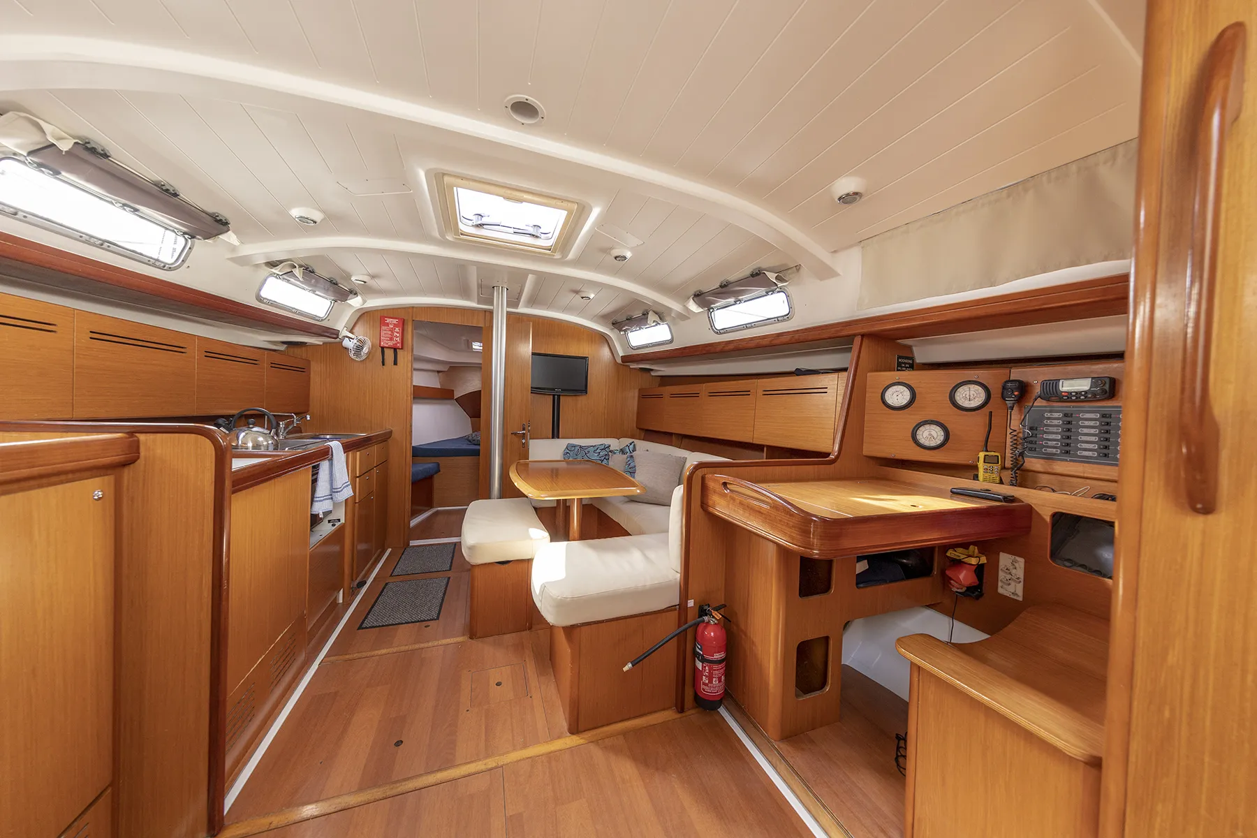 Beneteau 50 Indoor Lounge